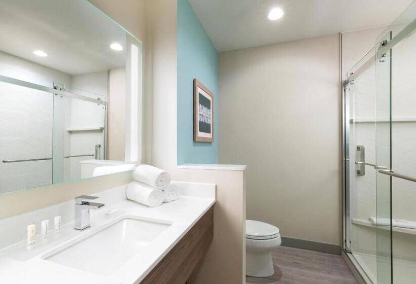 מיטת קינג בסוויטה, Fairfield By Marriott Inn & Suites Marathon Florida Keys