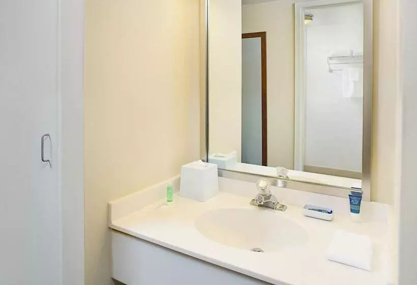 اتاق استاندارد با 2 تخت دوبل, Four Points By Sheraton Philadelphia Airport