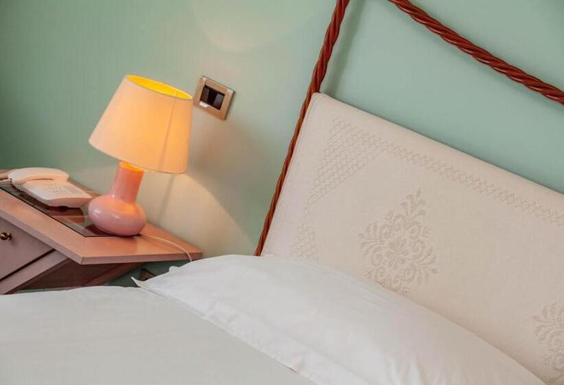 高级大房间, Luna Lughente