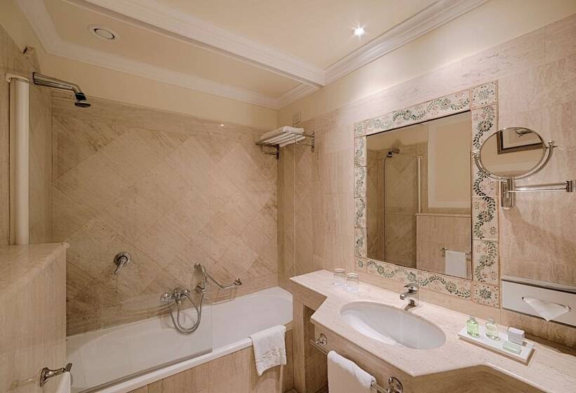 غرفة قياسية مزوَّدة بتراس, NH Caltagirone Villa San Mauro