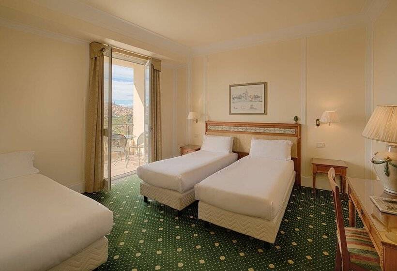 غرفة عائلية, NH Caltagirone Villa San Mauro