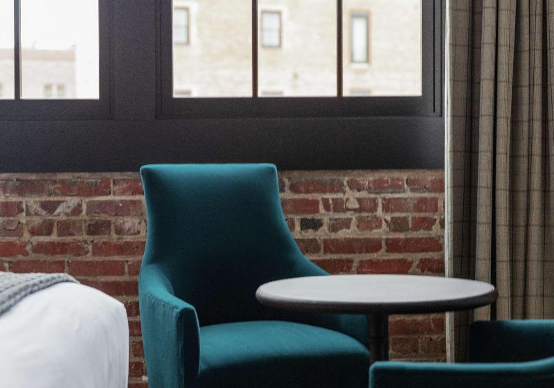 Семейный Номер, Perdikia Beach