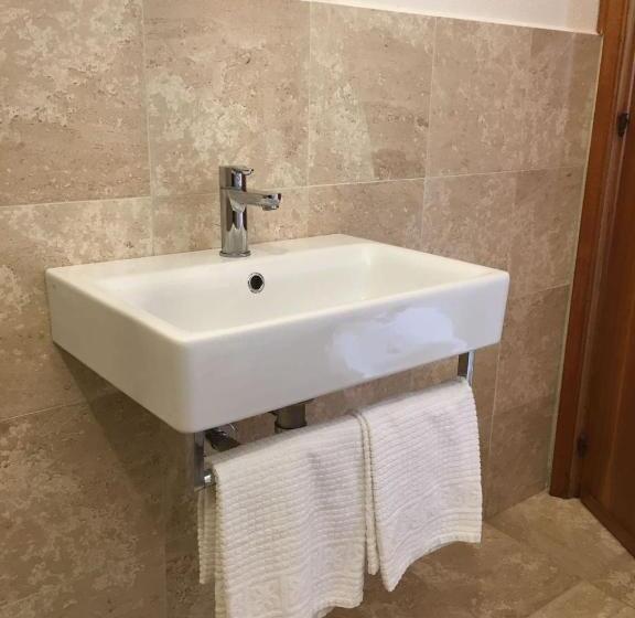 标准间, Su Barchile