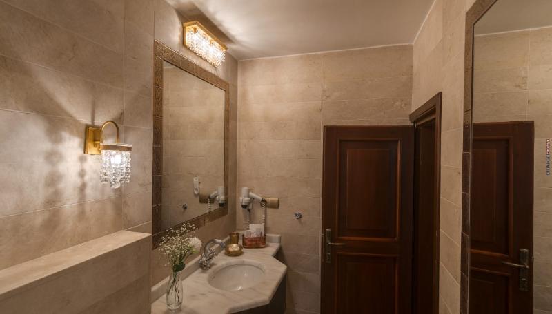 اتاق اکونومی, Tuvana