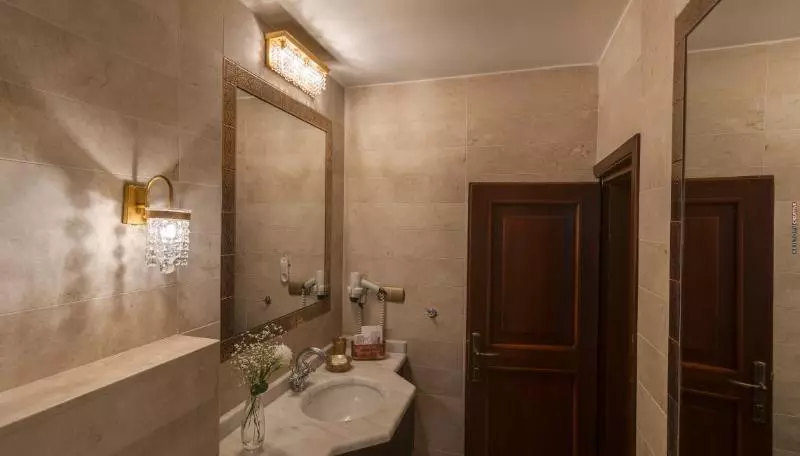 اتاق اکونومی, Tuvana