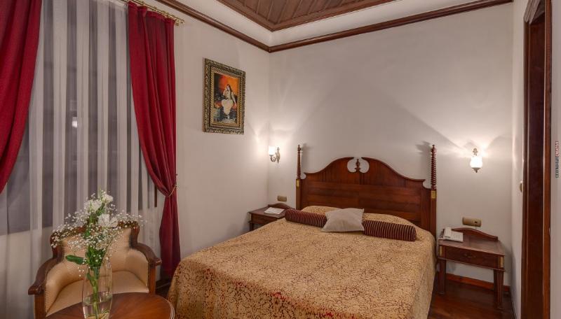 اتاق اکونومی, Tuvana