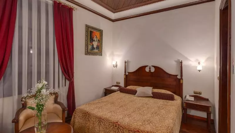 اتاق اکونومی, Tuvana