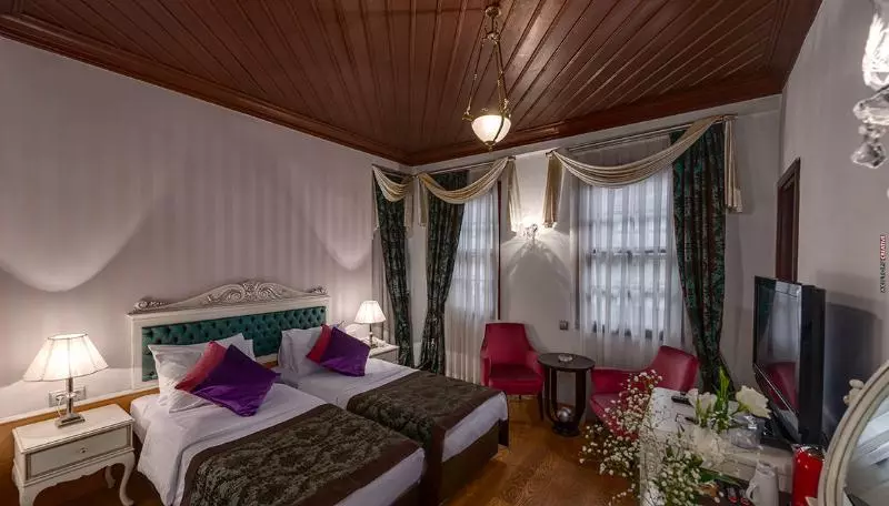 اتاق اکونومی, Tuvana