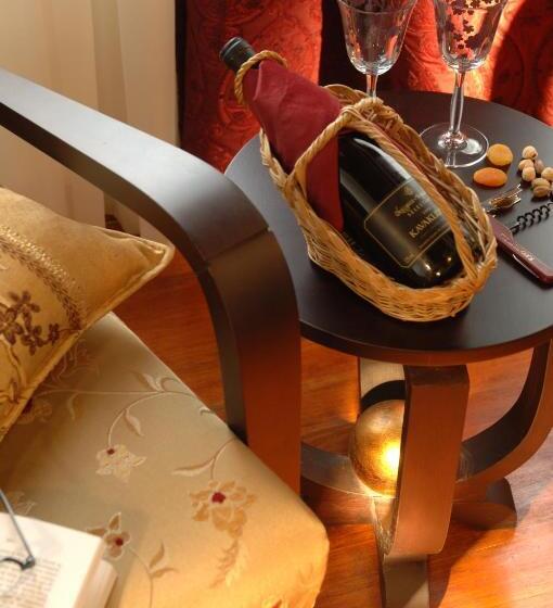 اتاق لوکس, Tuvana