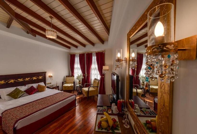 اتاق لوکس, Tuvana