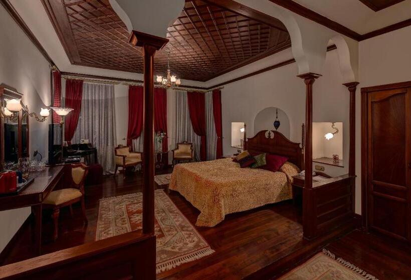 اتاق لوکس, Tuvana