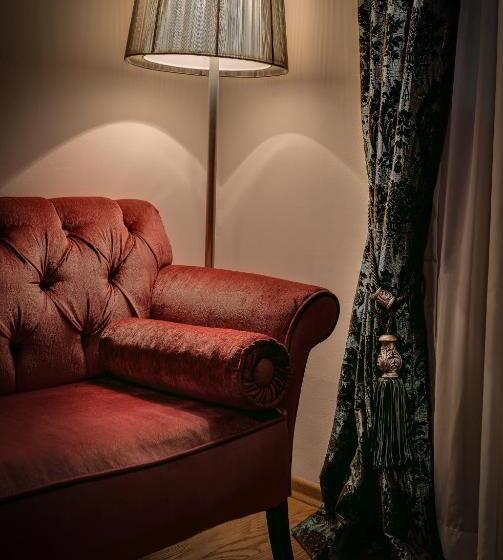 اتاق استاندارد سه نفره, Tuvana