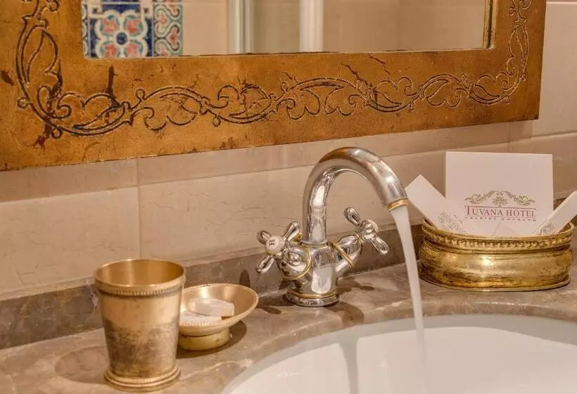 اتاق پریمیوم سه تخته, Tuvana
