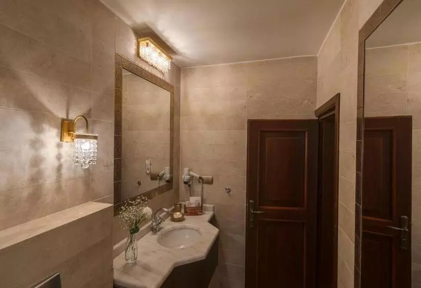 اتاق اکونومی, Tuvana