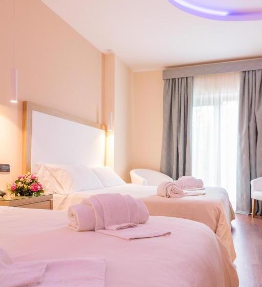 اتاق سوپریور چهار تخته, Villa Esperia