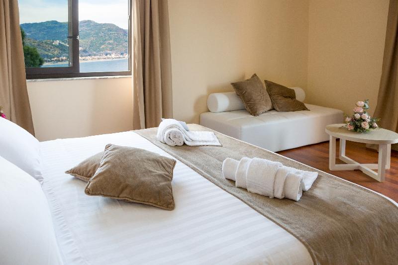 اتاق اجرایی, Villa Esperia