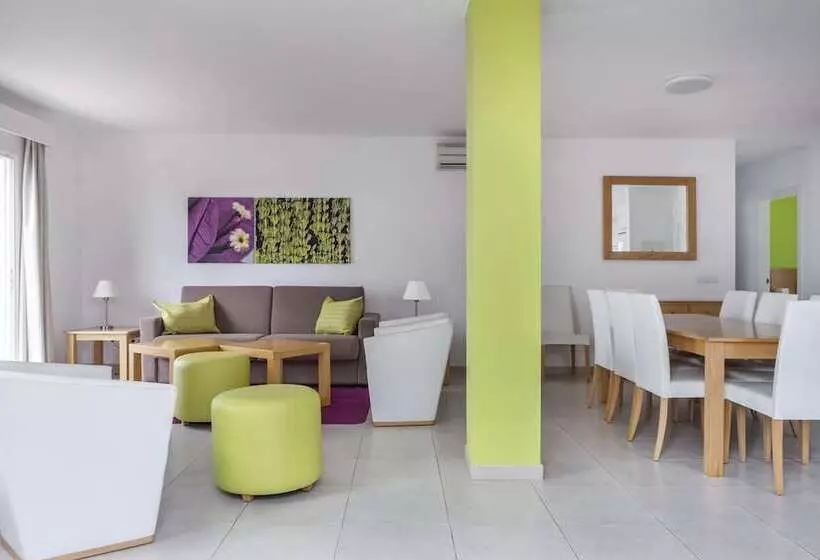 ویلای 4 خوابه, Jardines del Sol