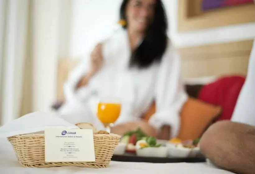سوئیت با وان آب گرم, Limak Limra Hotel & Resort Kemer   Kids Concept