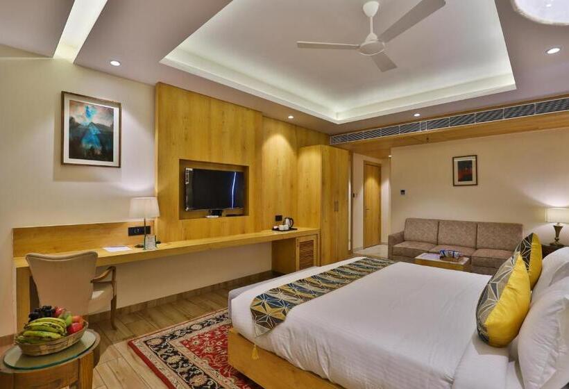 Номер Deluxe, The Square Somnath