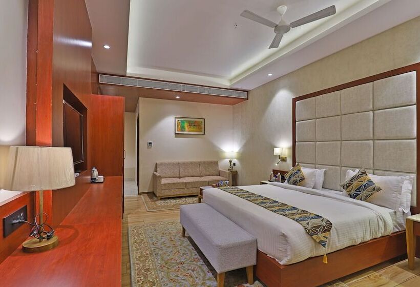 Delüks Oda, The Square Somnath