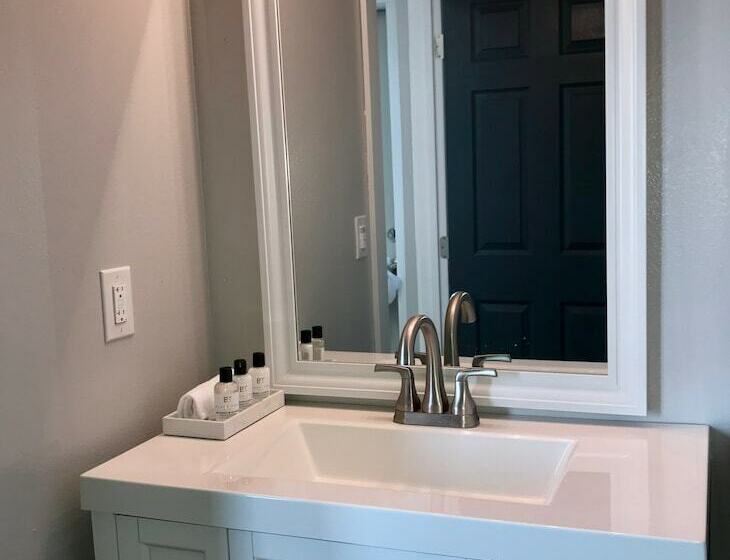 كوخ ديلوكس, Black Tree Resort