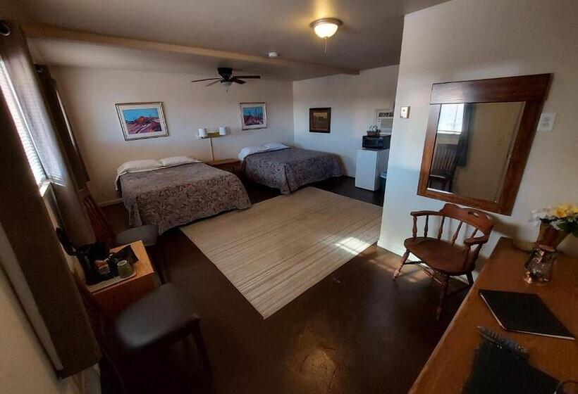Четырехместный Номер Классик, Cactus Inn