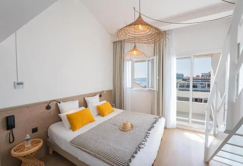 اتاق خانوادگی با چشم‌انداز دریا, Hôtel Casa Marina