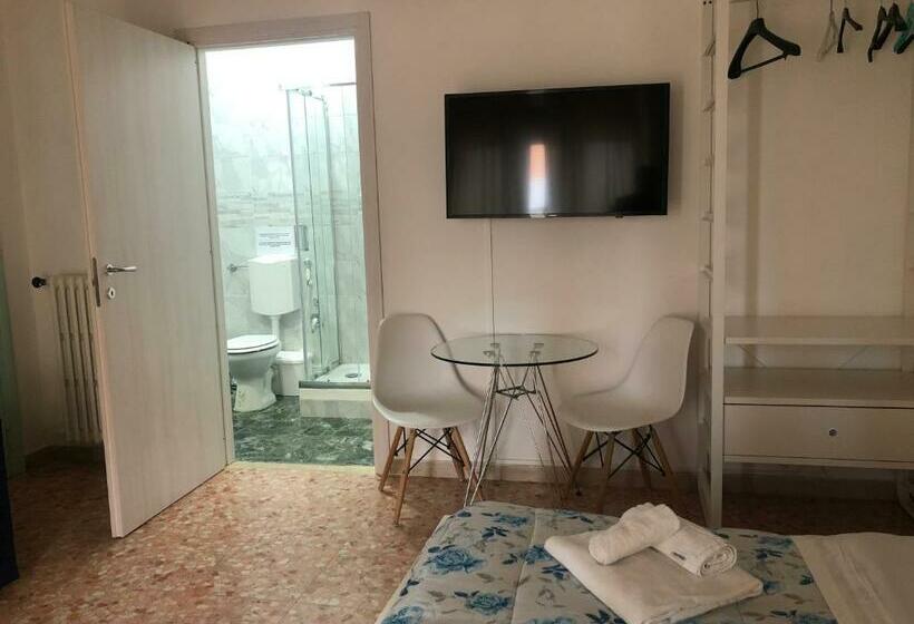 חדר דלוקס עם מרפסת, Bed A Cavour