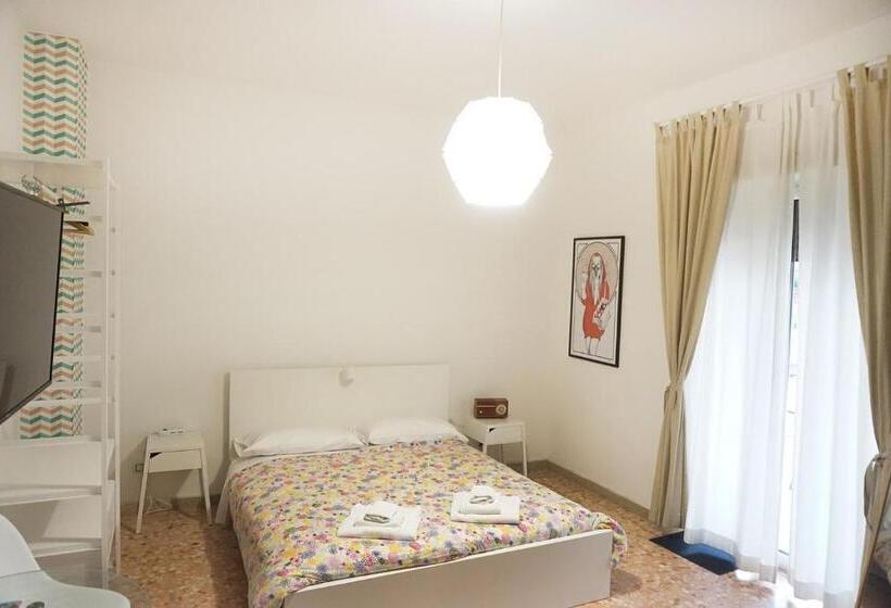 חדר דלוקס עם מרפסת, Bed A Cavour