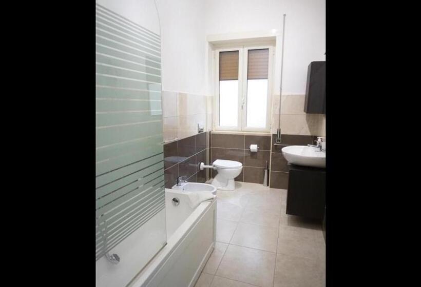 キングサイズベッドのスタンダードルーム, Bed A Cavour