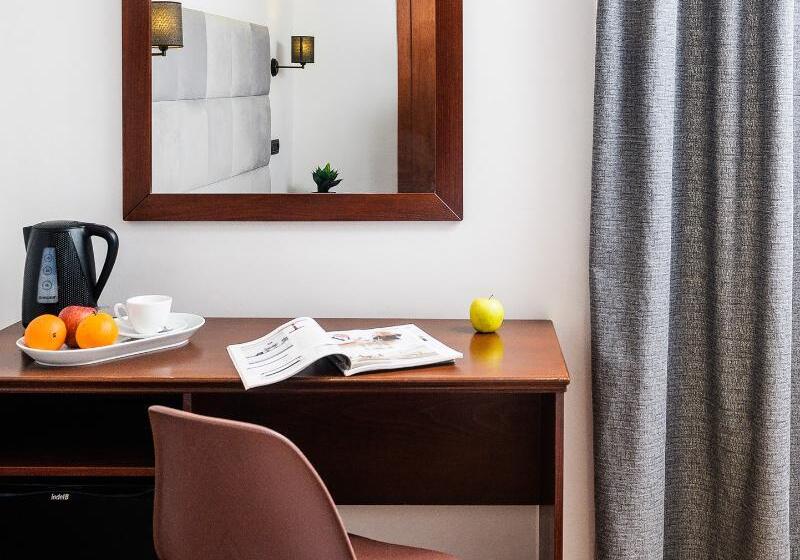 스탠다드 트리플 룸, Athens Odeon