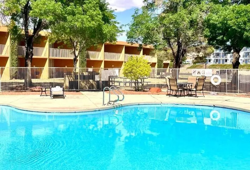 プールビュースタンダードルーム, Quality Inn View Of Lake Powell  Page