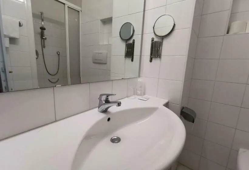 اتاق استاندارد یک نفره, Adria