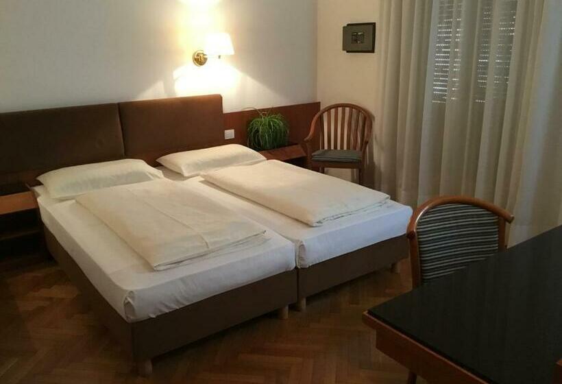 اتاق استاندارد, Adria