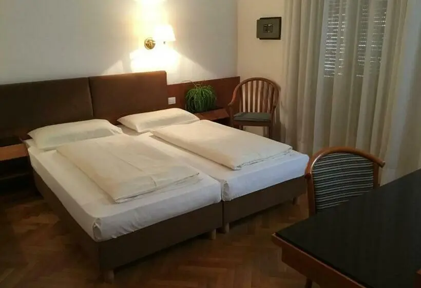اتاق استاندارد, Adria