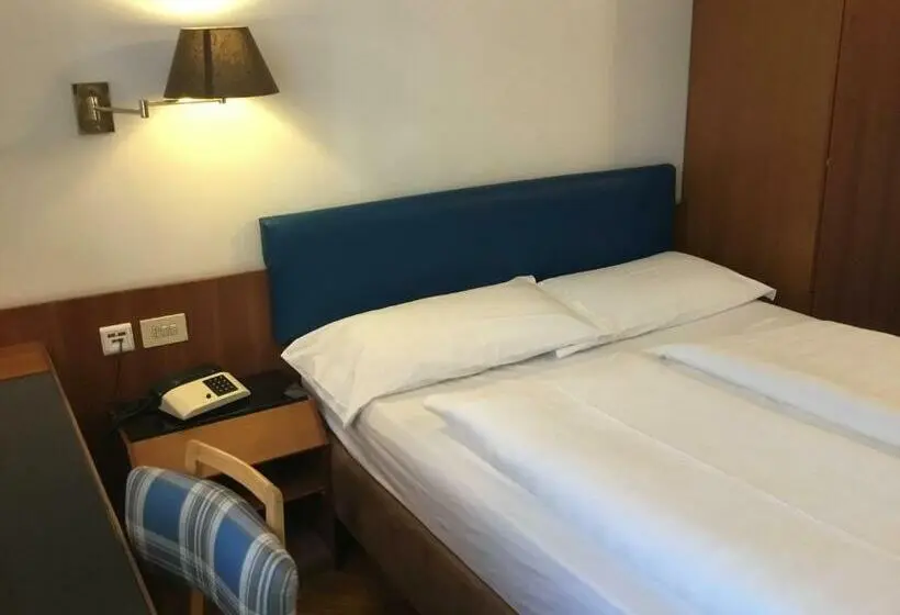 اتاق اکونومی, Adria