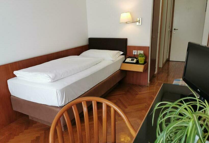 اتاق استاندارد یک نفره, Adria