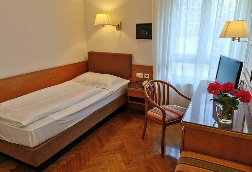 اتاق استاندارد یک نفره, Adria