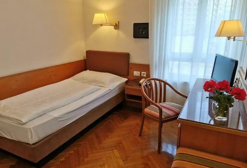 اتاق استاندارد یک نفره, Adria