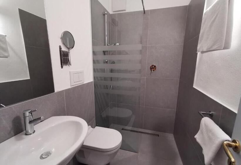 اتاق استاندارد یک نفره, Adria