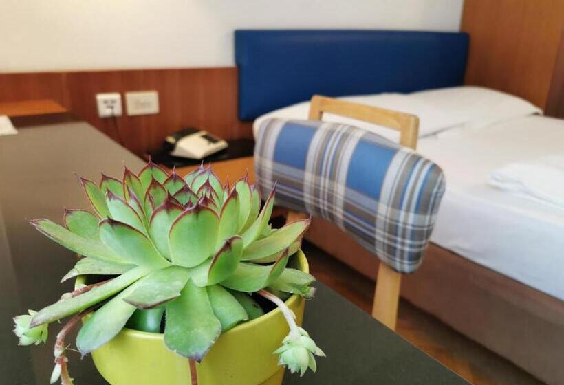 اتاق سوپریور یک تخته, Adria