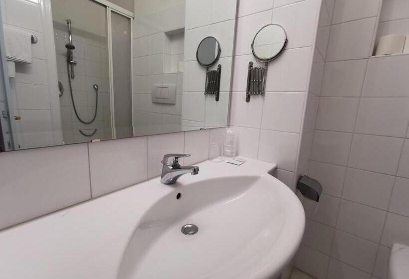 اتاق استاندارد, Adria