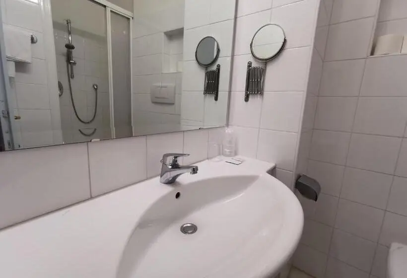 اتاق استاندارد, Adria