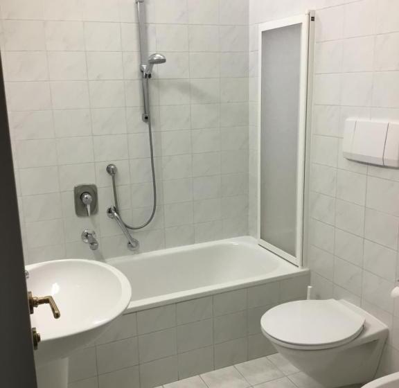 اتاق استاندارد, Adria