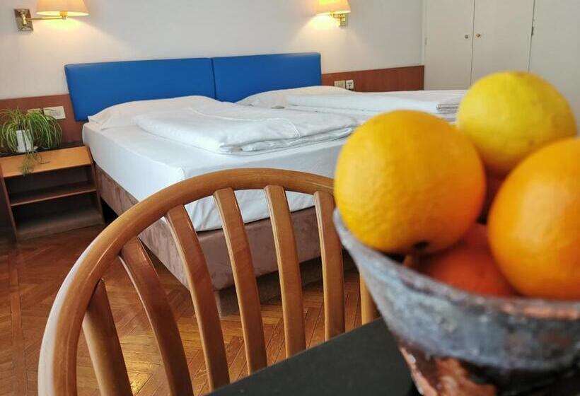 اتاق استاندارد, Adria