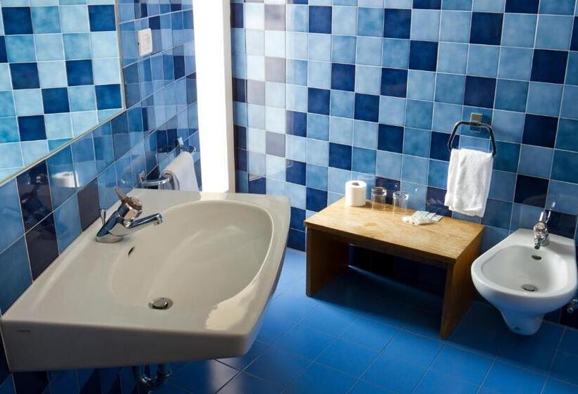 اتاق استاندارد سه نفره, Adria