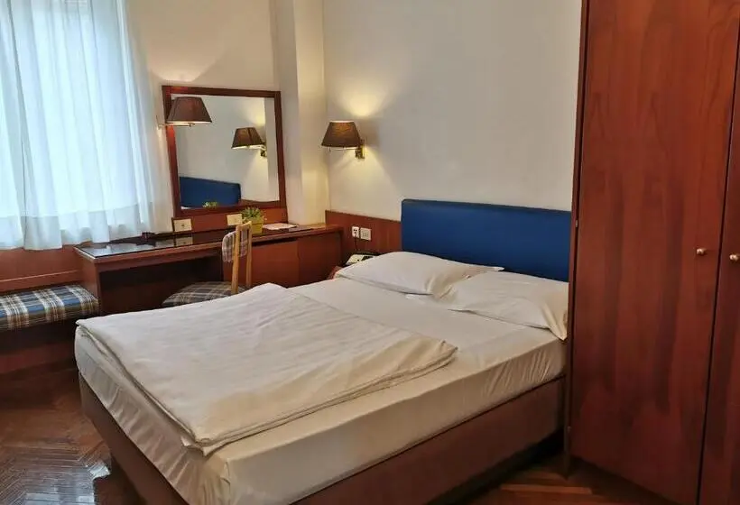 اتاق اکونومی, Adria