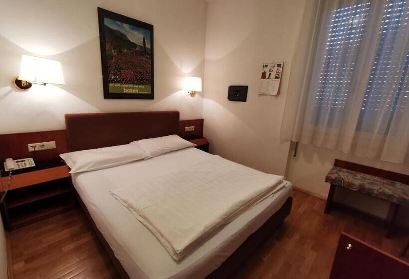 اتاق اکونومی, Adria