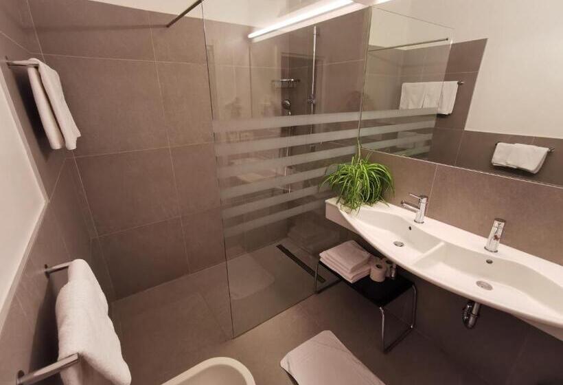 آپارتمان 1 خوابه با چشم‌انداز, Adria