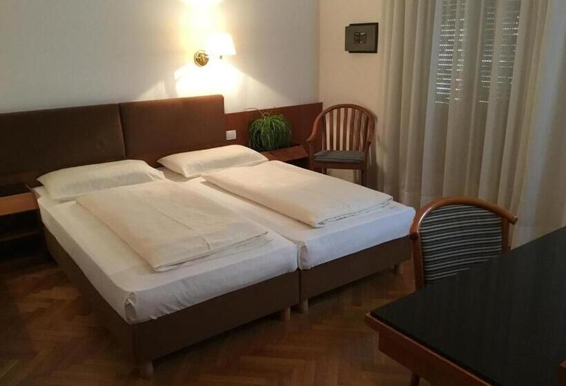 آپارتمان 1 خوابه با چشم‌انداز, Adria